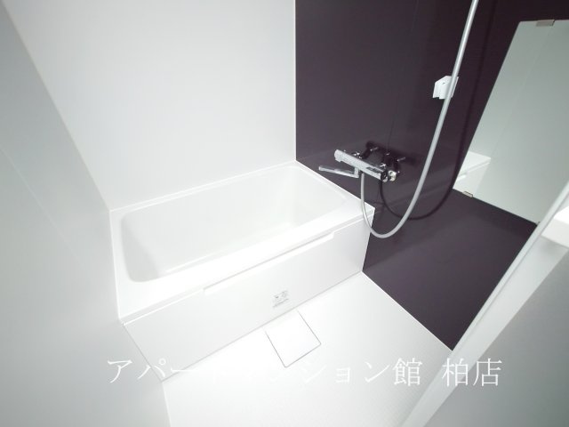 Ｗａｌｅａ　ｈａｌｅ　南増尾の浴室