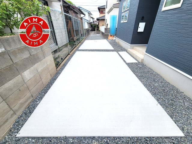 春日市下白水北5丁目第1-1棟（1号棟）の駐車場|広々した駐車場になります。3台並列駐車となります。