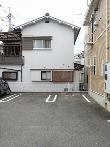 ノーブル　川内　Ⅲ番館の駐車場|駐車場があるので、車を買う予定の方も安心です