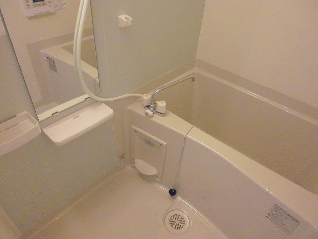 サンテラス山本の浴室|落ち着いた空間のお風呂です