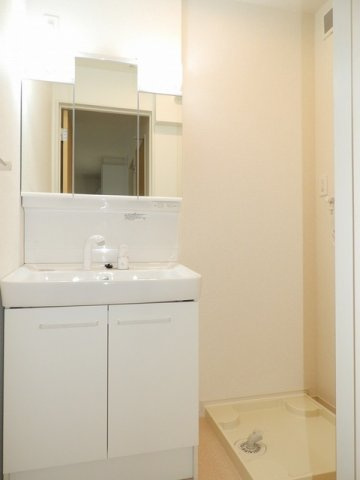 ウッドスプリング千代田Ｂの洗面所|脱衣スペースもあります