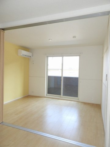 ウッドスプリング千代田Ｂの居間・リビング|こちらの居間で趣味の時間をお楽しみください