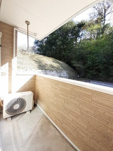 フォルムＭモデナ　Ⅲのバルコニー|暖かな日差しのふりそそぐバルコニー