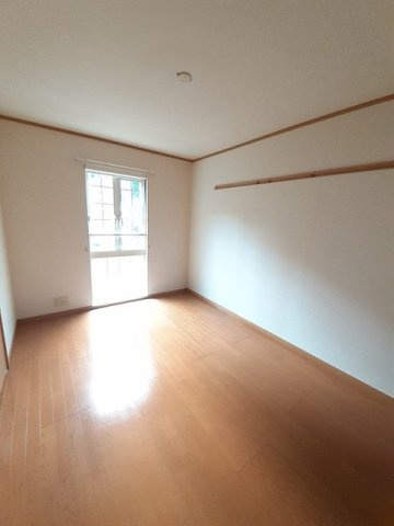 グリューンヴァルトＡの内装|明るい室内です