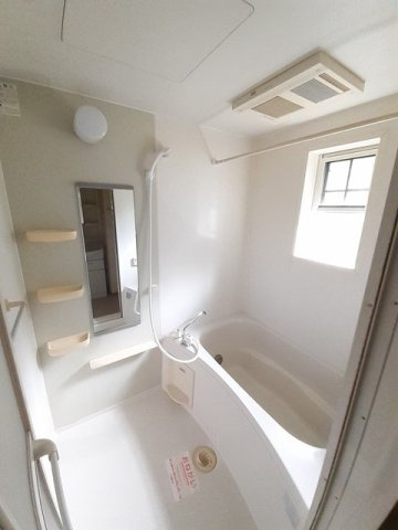 グリューンヴァルトＡの浴室|落ち着いた空間のお風呂です