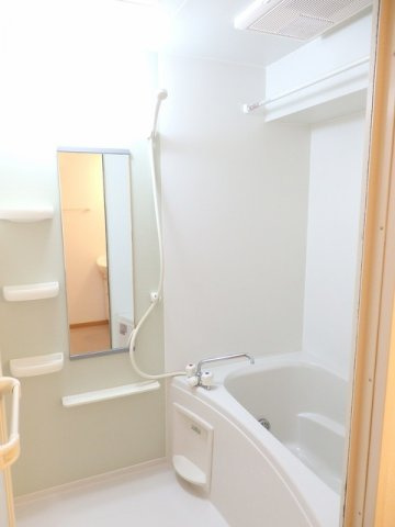 カルムメゾンの浴室|落ち着いた空間のお風呂です