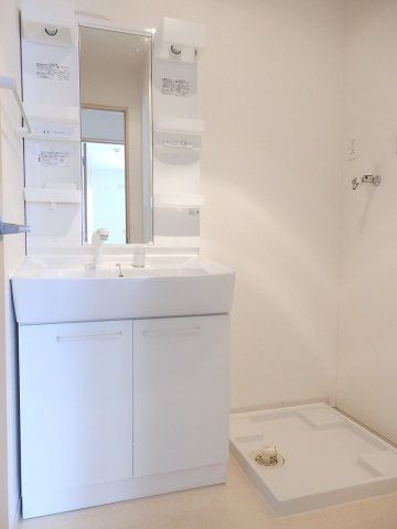 サニーガーデン・ＢｅＬＬの洗面所|ゆったりとスペースのある洗面所