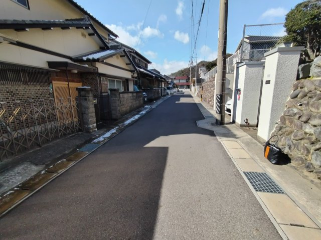 ６６５１０　岐阜市長森本町1丁目中古戸建ての前面道路含む現地写真