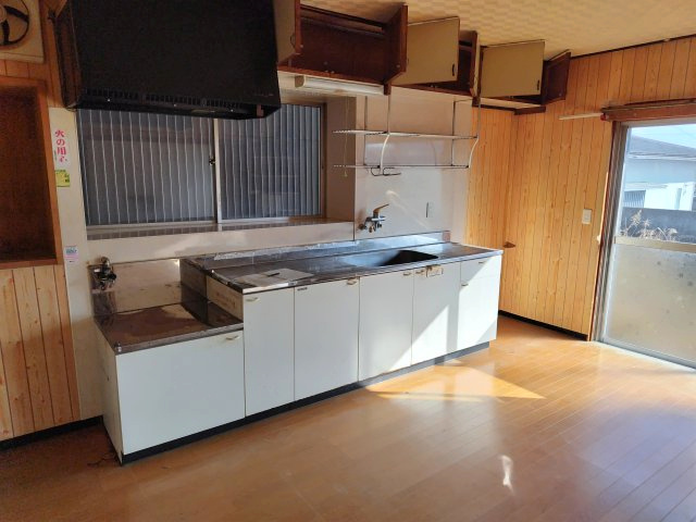 ６６５１０　岐阜市長森本町1丁目中古戸建てのキッチン