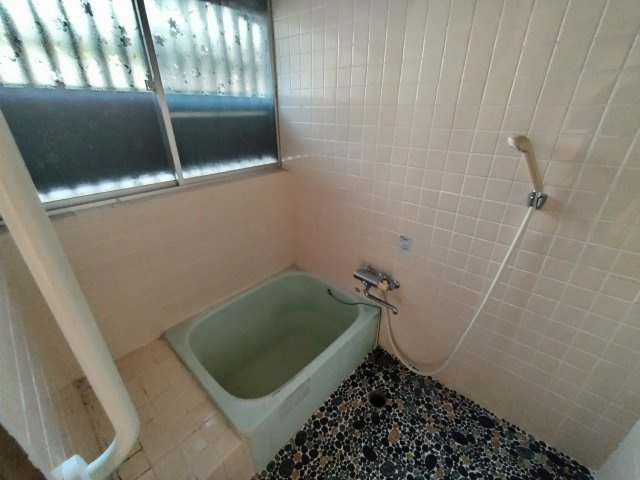 ６６５１０　岐阜市長森本町1丁目中古戸建ての浴室