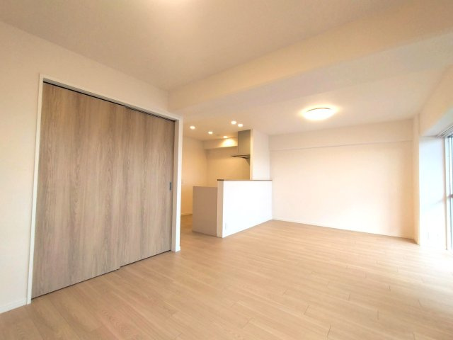 尼崎久々知ハウスの居間・リビング