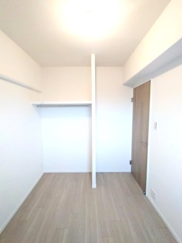 尼崎久々知ハウスの洋室