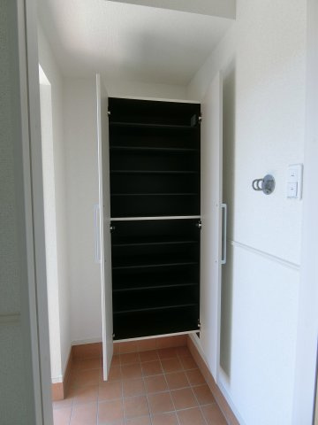 アースメゾンの収納