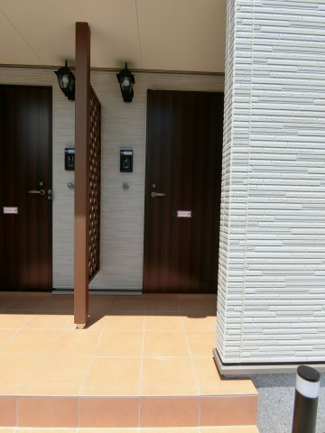 アースメゾンの玄関