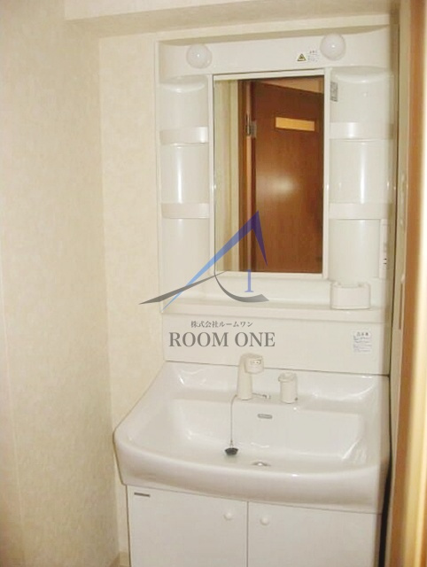 アンプルールベトン　ラ・プティールの洗面所|独立洗面台です。