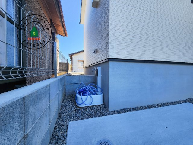 糟屋郡宇美町とびたけ3丁目第2-1棟（1号棟）の外観：施工例|室内からフラットにつながる設計にすることで、リビングの延長のように使える心地よいアウトドアスペースになります。