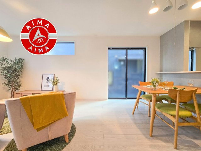 糟屋郡宇美町とびたけ3丁目第2-1棟（1号棟）の内観：施工例|明るく開放的なリビングダイニングは豊かな陽光が注ぎ込み、やすらぎの空間を演出してくれます。ご家族で楽しいひとときをお過ごし下さい。※家具はCGを合成したものです。