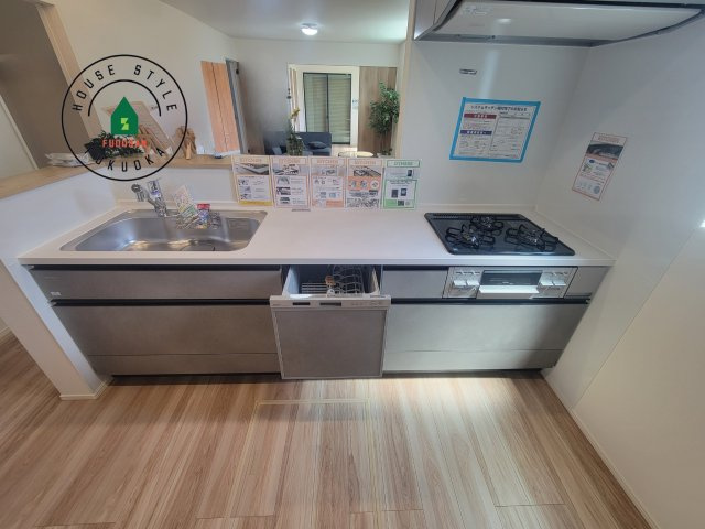 糟屋郡宇美町とびたけ3丁目第2-1棟（1号棟）の内観：施工例|ダイニングテーブルへの配膳がラクラク、お料理はかどるカウンター付きシステムキッチン！