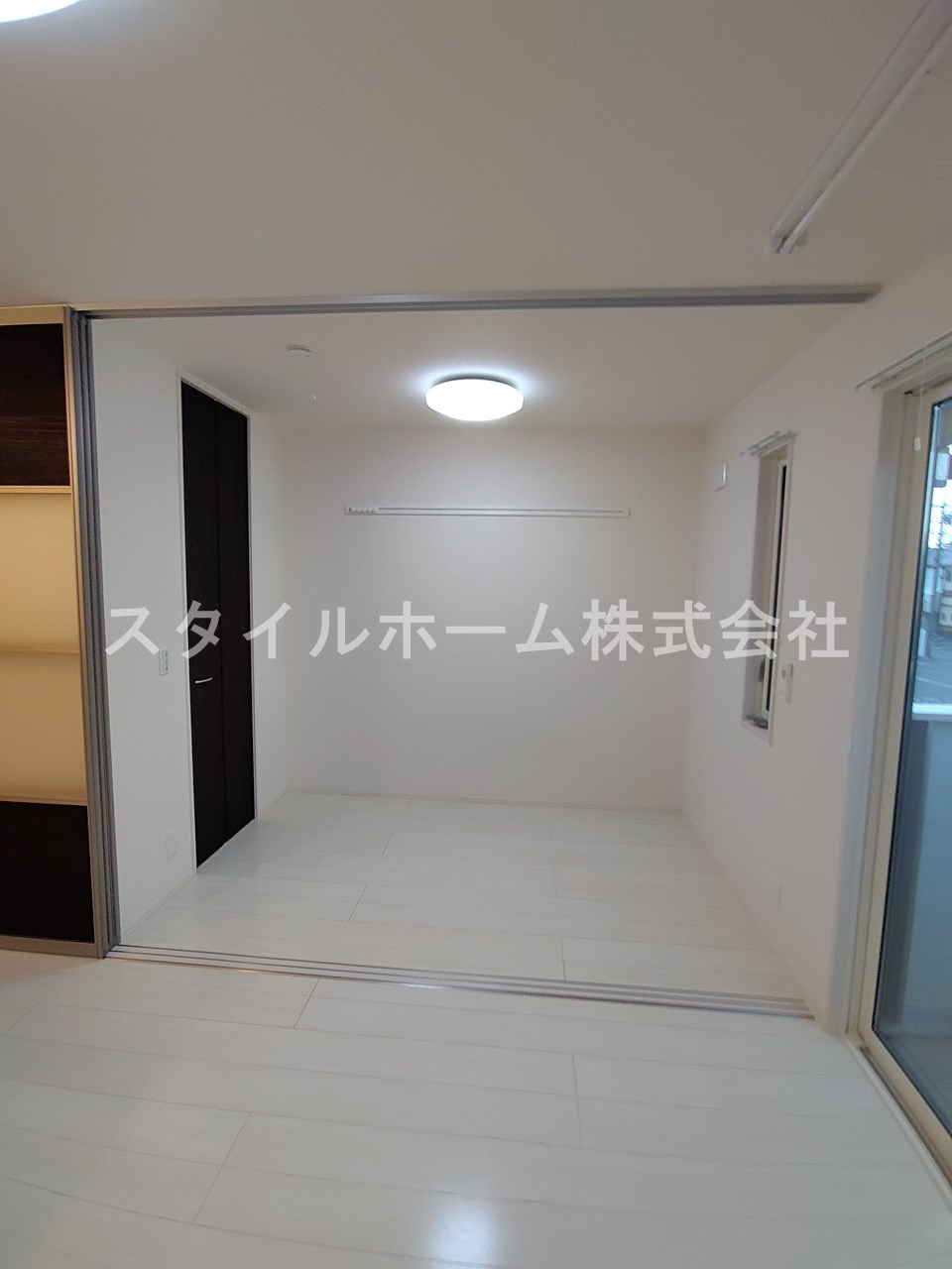 セジュール潮崎の居間・リビング|こちらのリビングで趣味の時間をお楽しみください