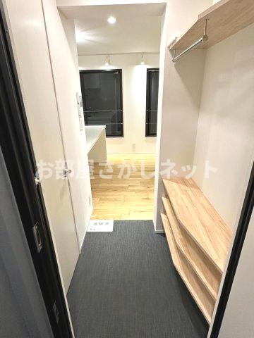 trias220【おとり物件なし】#学生・社会人にオススメ！初期費用分割払いOK！の玄関|広々とした玄関収納