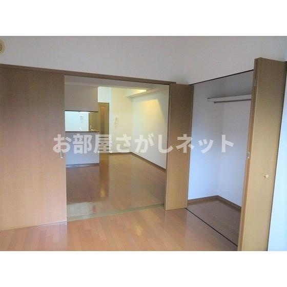 ＹＡＹＯＩ　ＣＯＵＲＴの居間・リビング|洋室