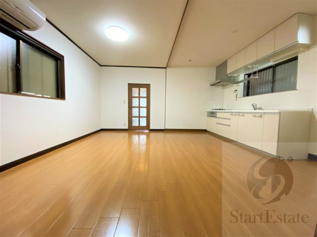 【居間・リビング】 | 阿倍野区天王寺町北3丁目 貸家 | ゆったりとした居間です