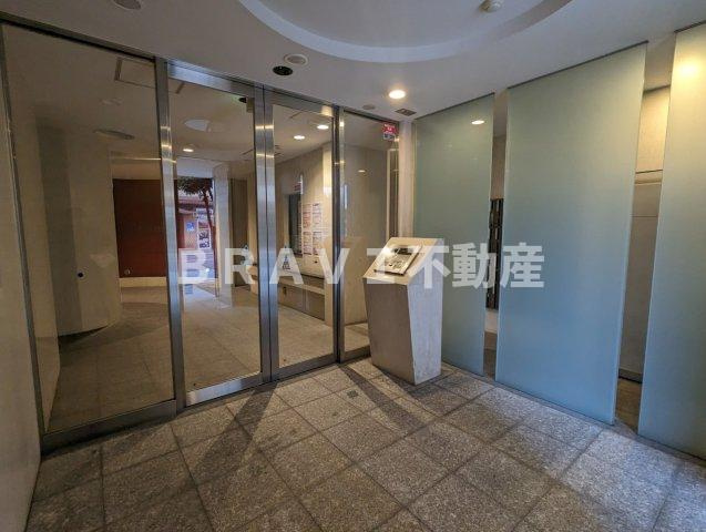 レジュールアッシュ長堀通南 BRAVI不動産のエントランス