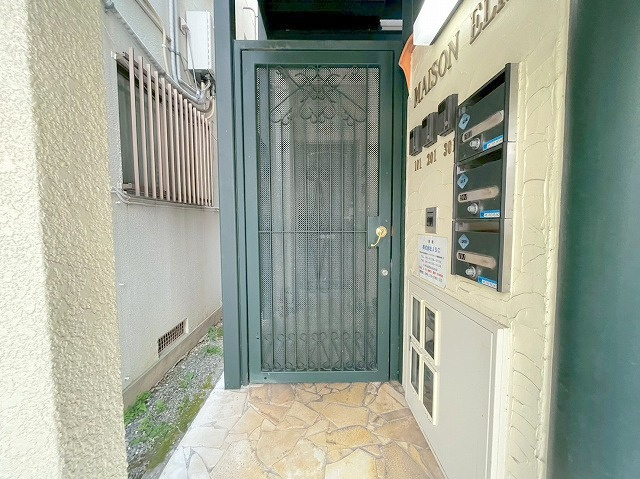 メゾンエリー1のエントランス