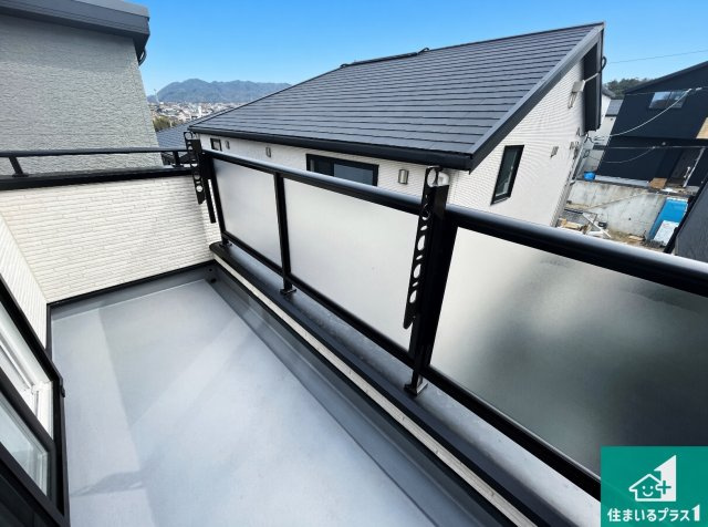 神戸市北区山の街　新築一戸建てのバルコニー|日当たりのよいバルコニー！お部屋が開放的に！