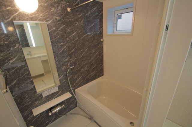 キャッスル上野の浴室