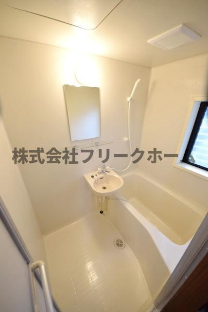 三鷹市井の頭１丁目のアパートの浴室