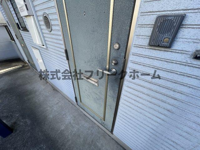 三鷹市井の頭１丁目のアパートの玄関