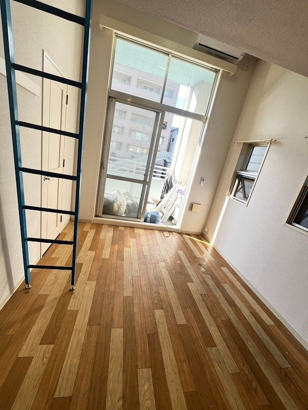 スパンキーギャレットの居間・リビング