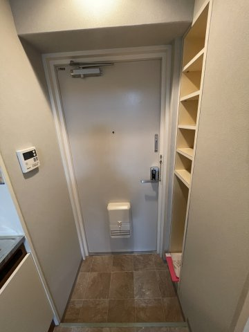 シンプルライフ荒田の玄関