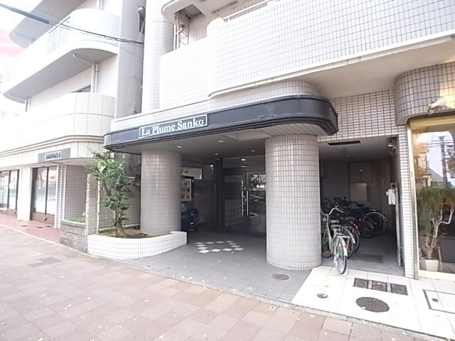 ラプリュムSANKOのエントランス