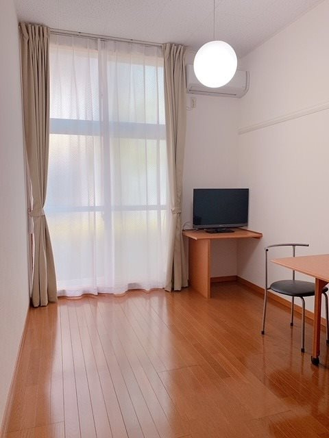レオパレスMarutakaの居間・リビング