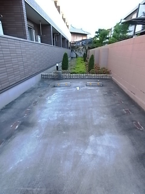 プリムローズ甲子園の駐車場