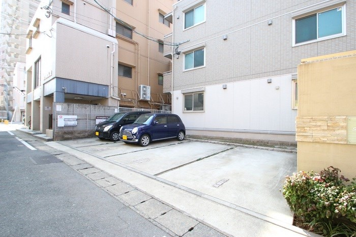 ソフィーユ・メゾン南福岡の駐車場