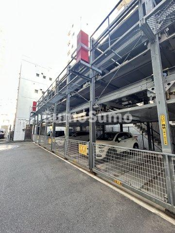 プレサンスタワー難波WESTの駐車場