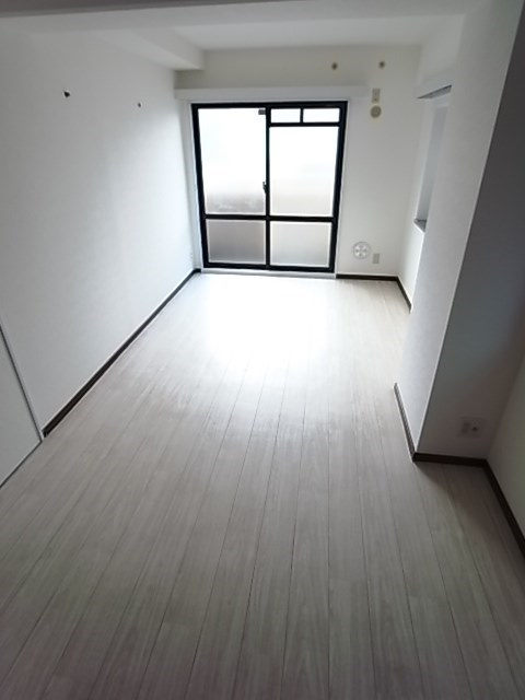 ジュエルコート甲子園口Ⅱの居間・リビング