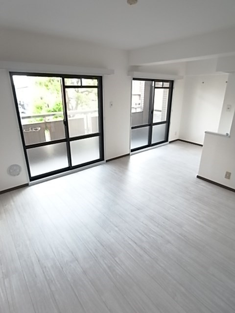 ジュエルコート甲子園口Ⅱの居間・リビング