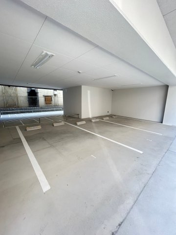 神戸市兵庫区下沢通６丁目の賃貸マンションの駐車場