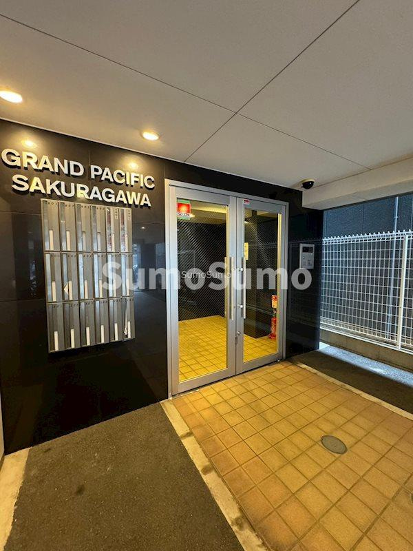 グランパシフィック桜川のエントランス