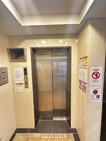 クリスタルブライト谷町の外観