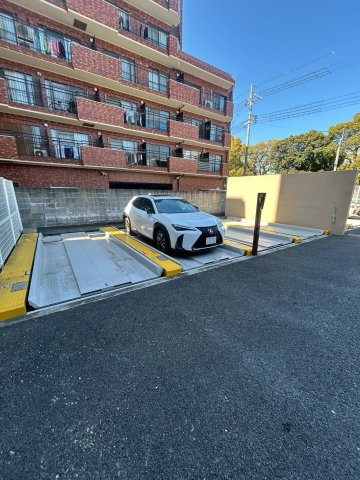 アバンティ御代開の駐車場