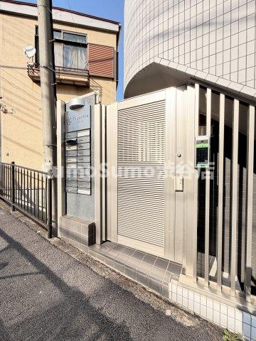 Ｔ’ｓ ｇａｒｄｅｎ ＥＢＩＳＵのエントランス