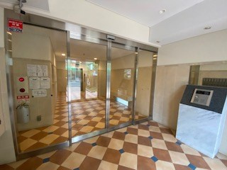 ライジングコート深江本町フラワーパークのエントランス