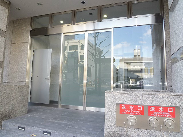 プレジール三ノ宮のエントランス