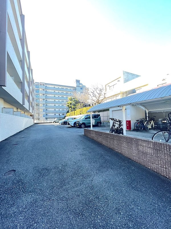アンビシャス江﨑の駐車場