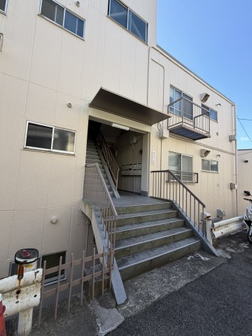 観音山ハイツ東棟の外観